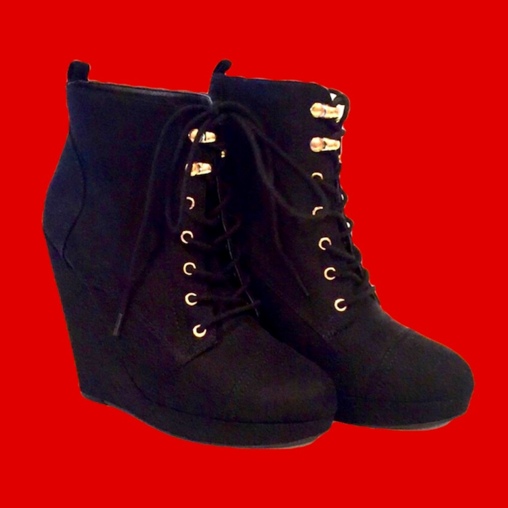 BLACK WEDGE ANKLE HEIGHT BOOTS WITH GOLD ACCENTS